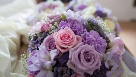 Bouquet lilla per la sposa: una scelta di colori e idee di design