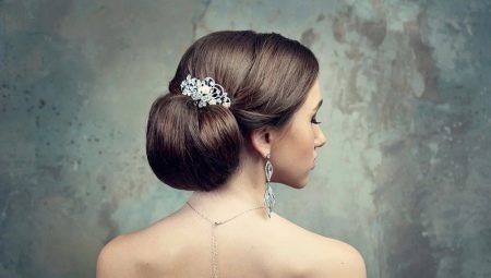 Coiffures de mariage: beau style haut avec voile, diadème et couronne