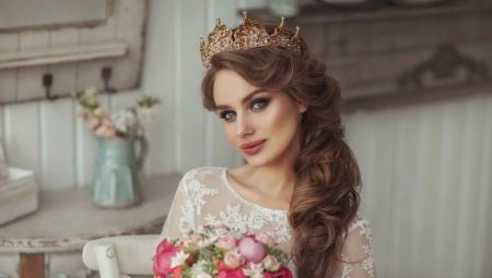 Penteados de casamento com uma coroa: como escolher e usar?