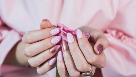 The subtleties of the selection of manicure under a pink dress