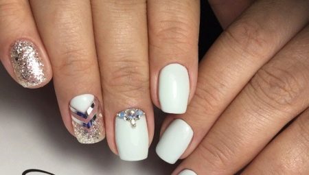 Variants of perfect design of white manicure with patterns and drawings