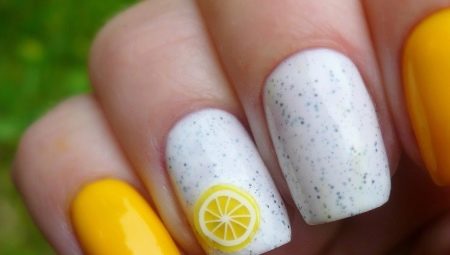 Heldere en originele manicure van ontwerpideeën met citroenen