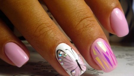 Hoe een vlinder op de nagels te tekenen?