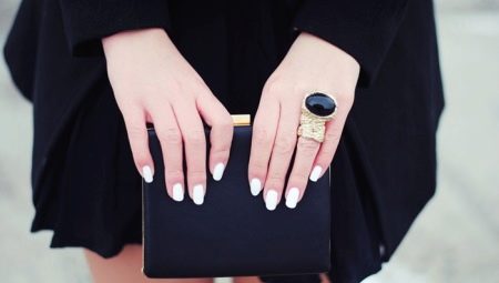 How to choose a manicure under a black dress?
