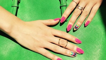 Varnis gel manicure musim panas: warna-warna cerah bergaya dan barang kemas dalam reka bentuk