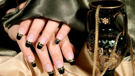 Naka-istilong manicure sa estilo ng Griyego