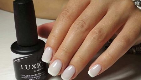 Ang mga variant ng manicure na may gel polish milky