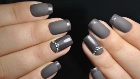 Een manicure-ontwerp kiezen voor vierkante nagels