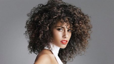 Afrokoudri - một thương hiệu tóc giả uy tín đến từ Châu Âu, với những sản phẩm tuyệt vời mang đến cho bạn sự hoàn hảo và quyến rũ. Xem ngay hình ảnh liên quan để tìm hiểu thêm về các loại tóc giả đẹp và sang trọng này.
