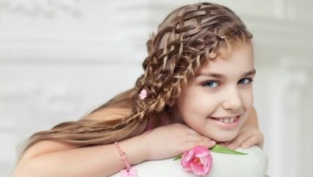 Bow of hair - the perfect hairstyle for a little princess