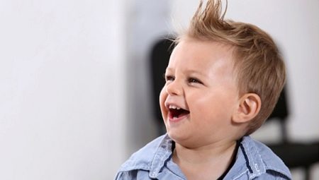 Účesy pro malé chlapce do 2 let: výběr a péče