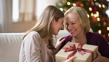 Apa yang harus diberikan ibu mertua untuk Tahun Baru?