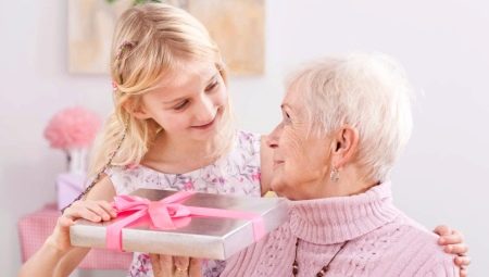 ¿Qué regalar a una abuela durante 90 años?