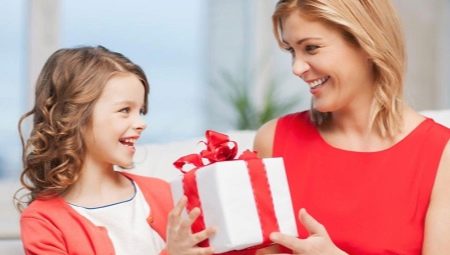 ما لإعطاء ابنتك هدية عيد ميلاد؟