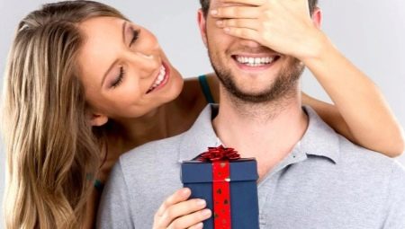 كيفية تقديم هدية لرجل بيديك؟