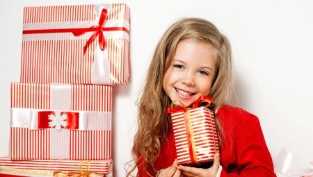 Bagaimana untuk memilih hadiah untuk seorang gadis 8 tahun untuk Tahun Baru?