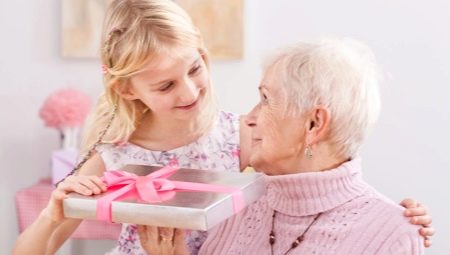 Mikä lahja voi antaa isoäidillesi syntymäpäivälahjan?