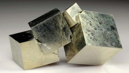 Pyritt: verdien og egenskapene til steinen