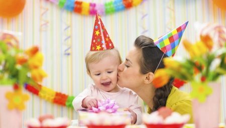 Regali per ragazze per un anno: da genitori, nonna e madrina