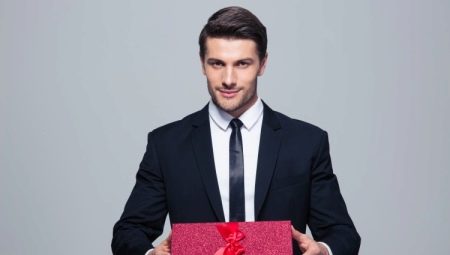 Geschenke in einer Box für einen echten Mann