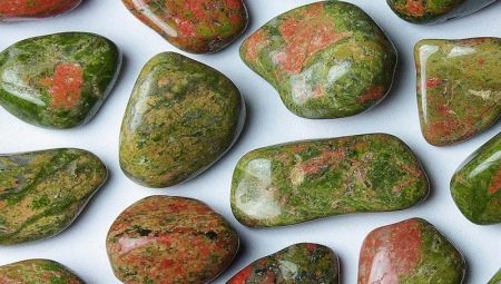 Unakit: vlastnosti a vlastnosti kameňa