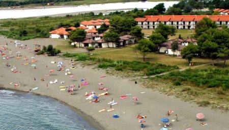 أدا بوجانا في الجبل الأسود: وصف الشواطئ ، وميزات الجزيرة