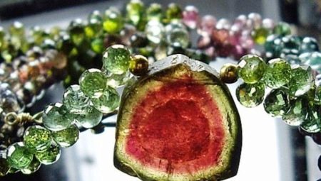 Turmalina pepene verde: descrierea pietrei, proprietățile și utilizarea acesteia