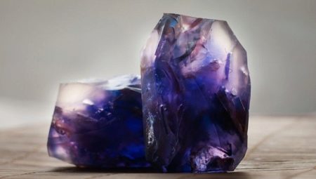 Fialové a lila kamene: typy, použitie a kto sú vhodné?