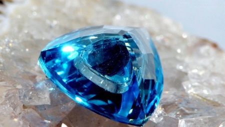 Mėlyna Topazas: akmens rūšys, savybės ir naudojimo sritys