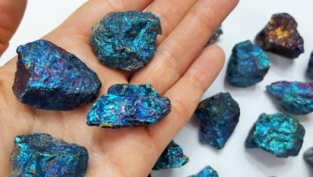 Chalcopyrite: egenskaper og farger av mineral, opprinnelse og anvendelse