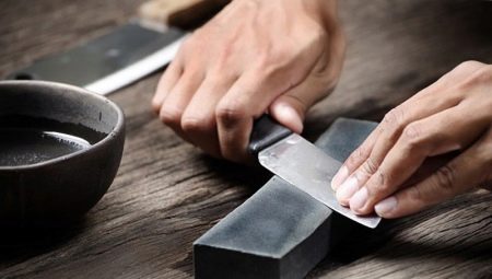 أدوات لشحذ السكاكين: أنواع وقواعد الاستخدام