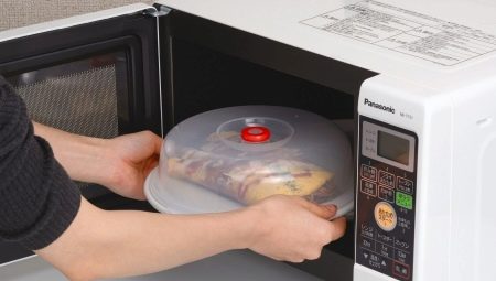 Mga uri at tampok ng pagpili ng mga pinggan para sa microwave