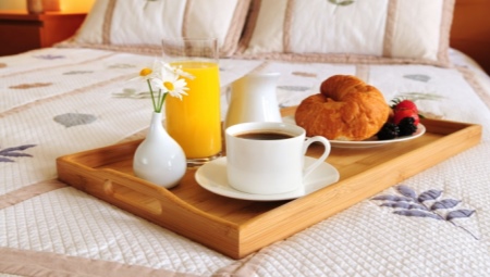 Pusryčių dėklas lovoje: tipai ir pasirinkimai