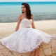 Trumpos vestuvių suknelės - pabrėžti kojų grožį