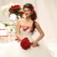 Gaun pengantin dengan unsur merah