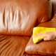 ¿Cómo limpiar el asa con un sofá de cuero?