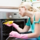 Hvordan rengjøre ovnen hjemme fra fett og sot?