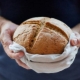 Kaip paimti duoną su šakute ar ranka?