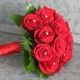 Nuotakos raudonų rožių puokštė: dizaino idėjos ir subtilybės