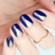 Manicure Azul com Design Dourado