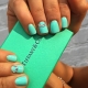 Ideeën voor het maken van een manicure in de stijl van Tiffany