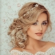 Hur man gör en enkel och spektakulär frisyr för ett bröllop med egna händer?