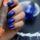 Blue manicure: mga ideya sa disenyo at mga uso sa fashion