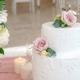 Vestuvių pyragai su šviežia gėlėmis: funkcijos ir galimybės