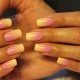 Manicura rosa-groga: tendències i solucions inusuals