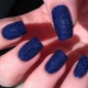 Velvet manicure pada gel menggilap