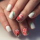 Hindi pangkaraniwang manicure ng disenyo na may mga tulip