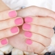 Roze kleur in manicure met schellak