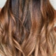 Balayazh på brunt hår: en beskrivelse og tips om valg av farge