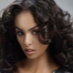 Curly hair cascade: soorten en styling